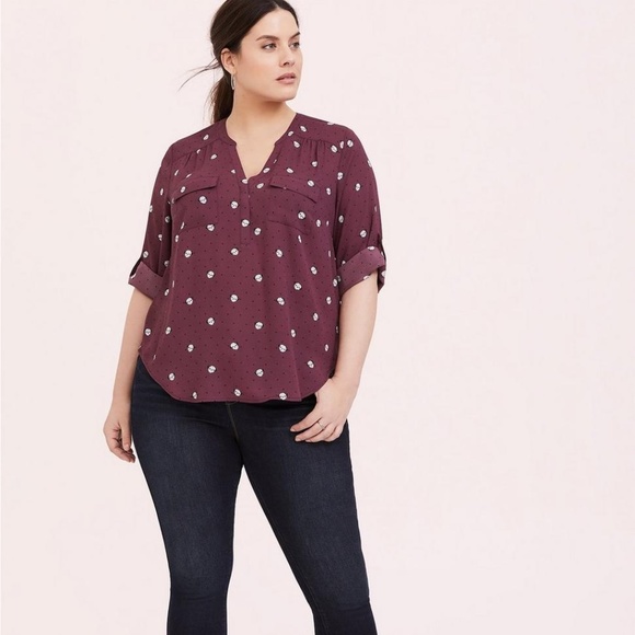 🕊️SOLD🕊️ Torrid Womens Dog Print Harper Georgette Pullover Blouse Plus Size 1X - Picture 2 of 16